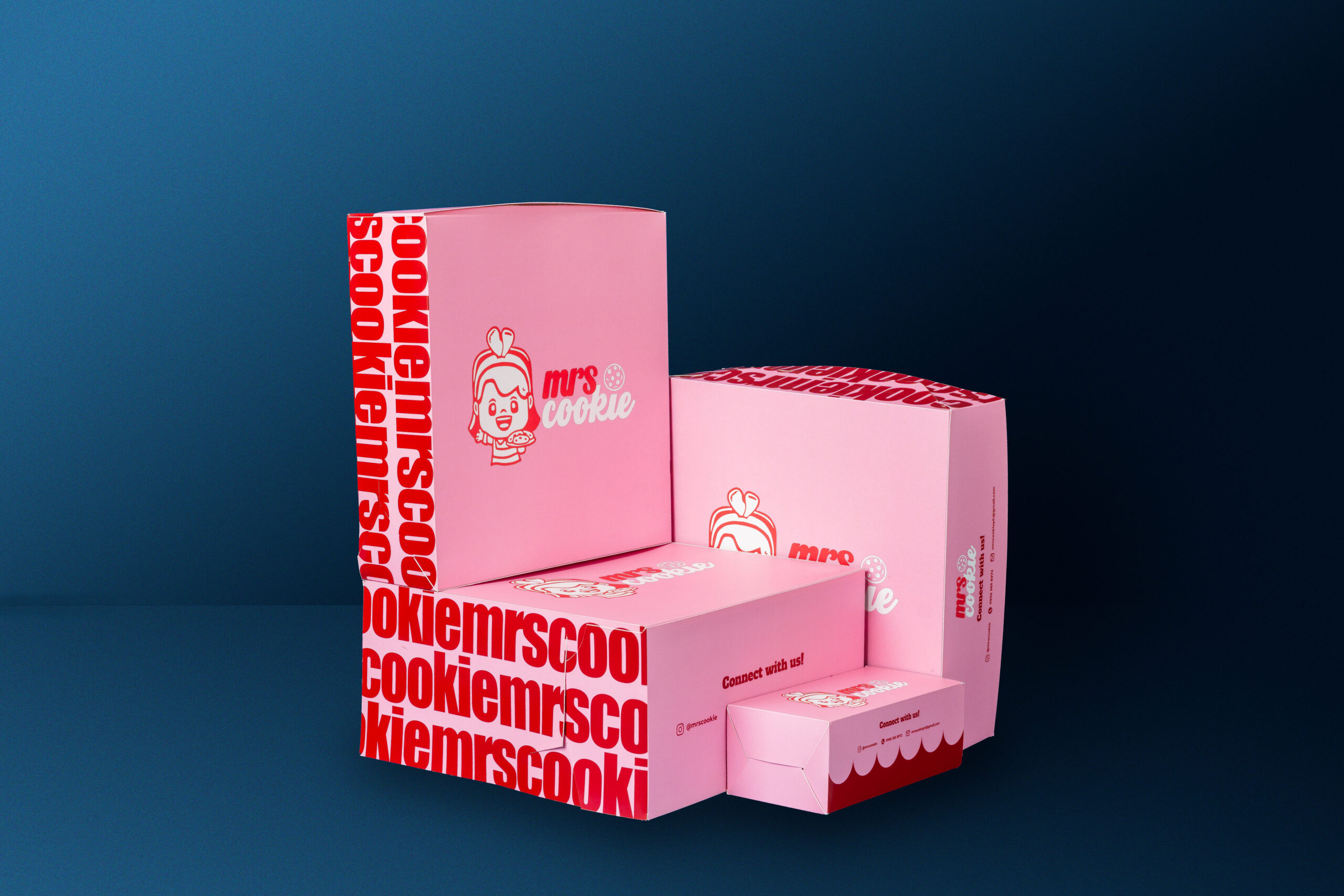 Mrs Cookie custom printed pink bakery boxes arranged in horizontal display